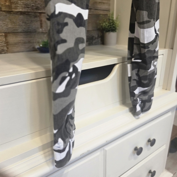 Almost Famous Crave Fame Juniors High-rise Belted Cargo- In Camo - Picture 7 of 8